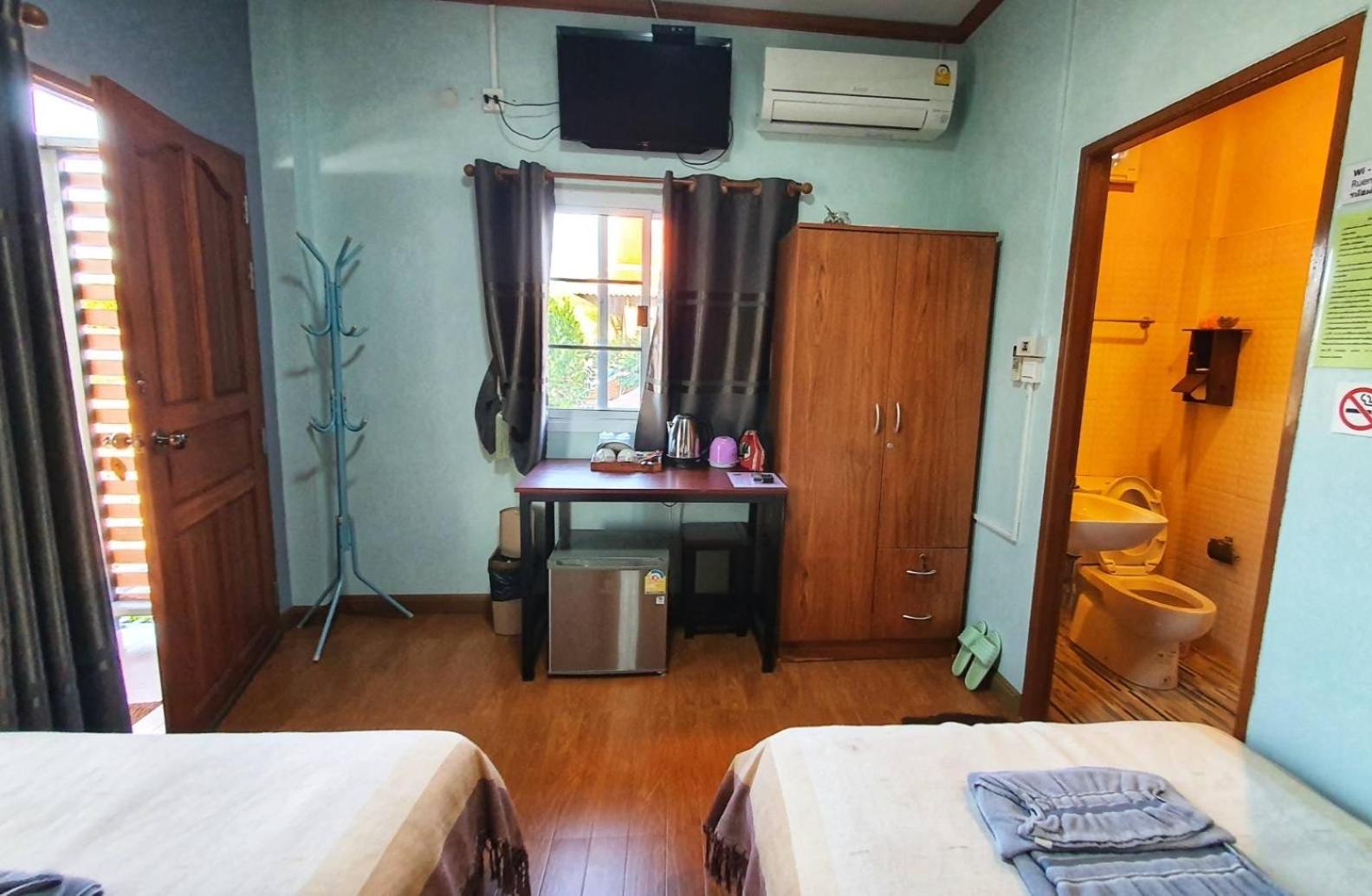 Ruen Thai Ban Rim Nam Kamphaeng Phet Exterior photo