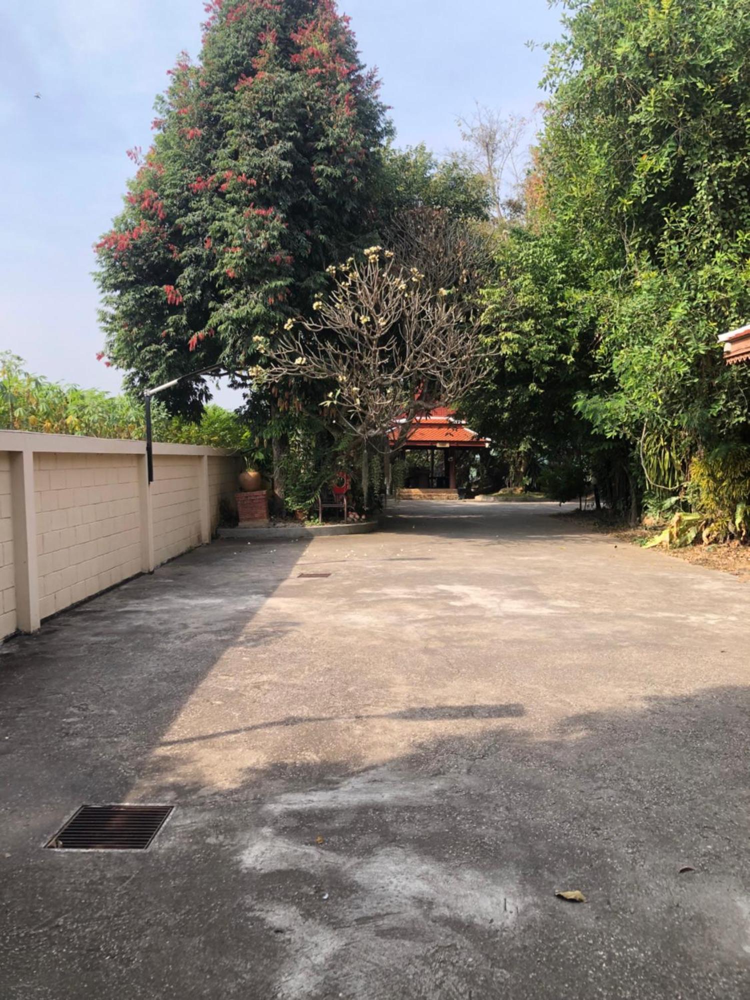 Ruen Thai Ban Rim Nam Kamphaeng Phet Exterior photo