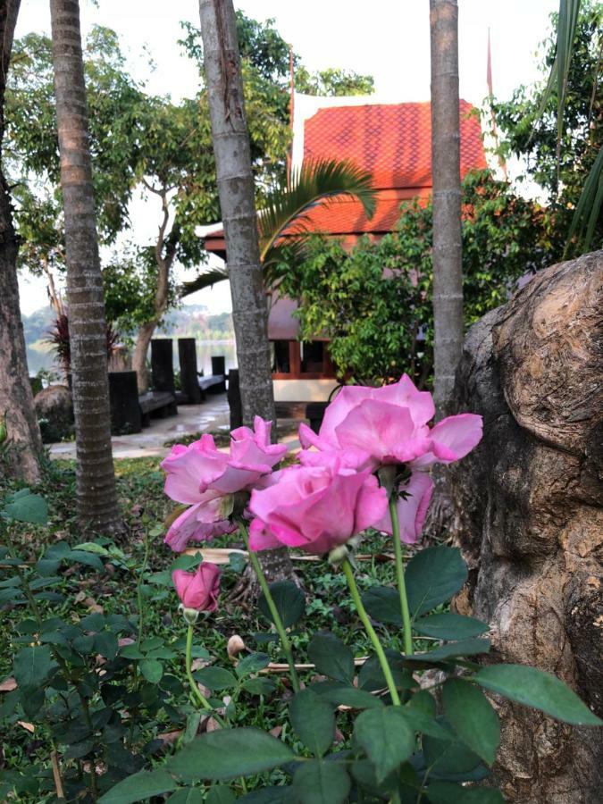Ruen Thai Ban Rim Nam Kamphaeng Phet Exterior photo